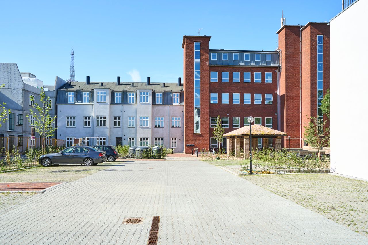 image 02